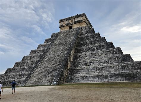  De Opstand van de Maya's in Chichén Itzá: Een Religieuze en Politieke Schockslag die het Klassieke Maya Tijdperk Veranderde