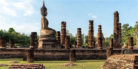 De Verovering van Sukhothai door Koningen en Monniken: Een Krachtig Verhaal van Religieuze en Politieke Transformaties